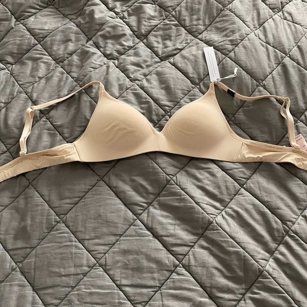 Victoria’s Secret Lightly Lined Wireless T-Shirt Bra